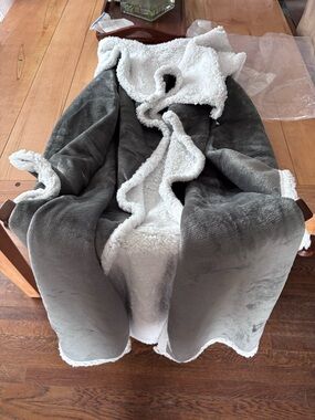 Plush Reversible Sherpa Blanket Wrap With Sleeves in Gray and White